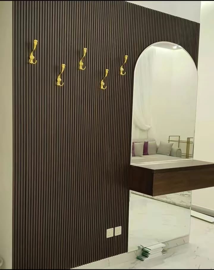 مرايات جدران