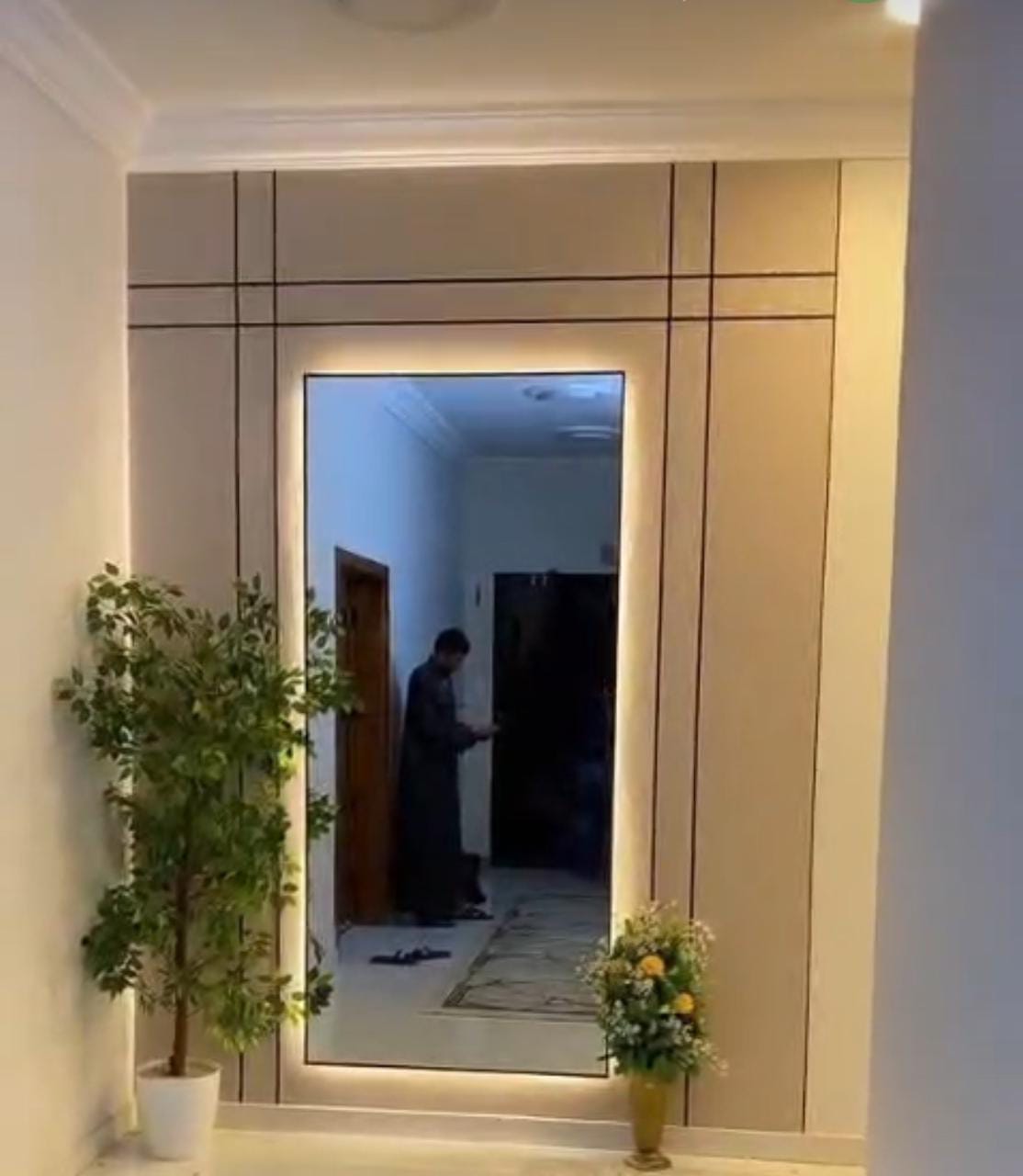مرايات جدران